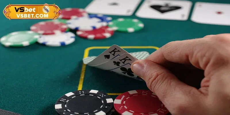 Cách chơi Poker chuẩn dựa trên các lựa chọn cược